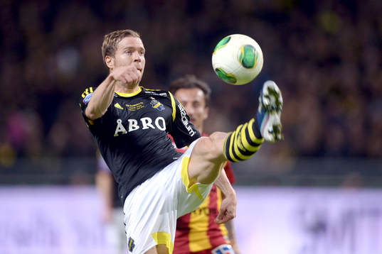 Per Karlsson, AIK rensar undan