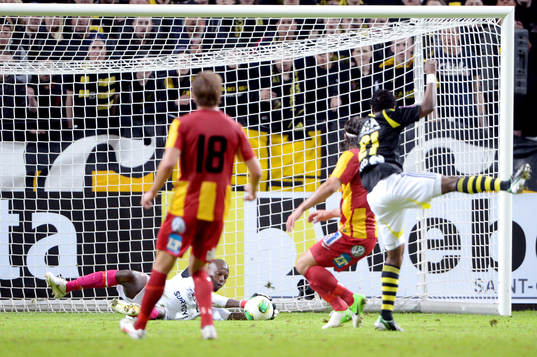Dejan Garaca, målvakt, Syrianska räddar skottet från