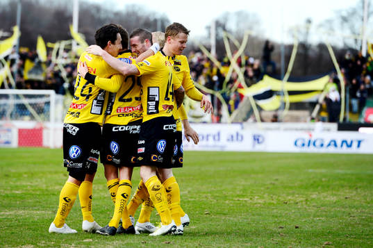James Keene, Elfsborg har gjort 0-1. Stefan Ishizaki kramar