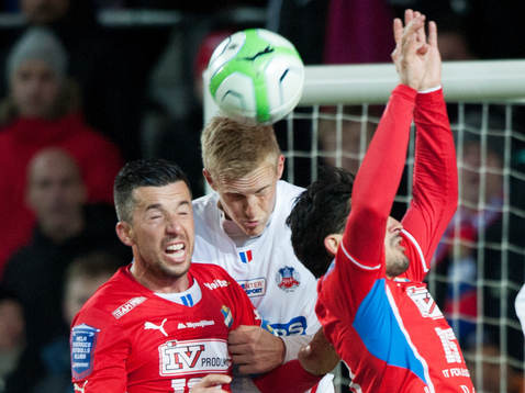 Peter Larsson, Helsingborg, mot Denis Velic och Pablo