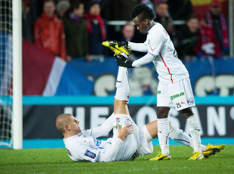 Kramp, Robin Simovic får hjälp av David Accam, Helsingborg