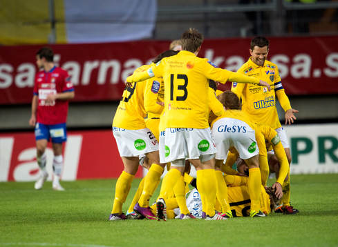 Johan Svahn, Falkenberg, gör 0-1 på frispark