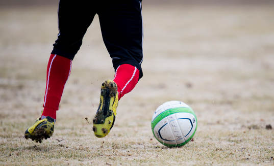 fotboll på inte så grönt gräs
