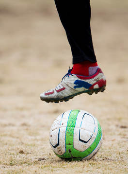 en boll och en fot är likamed fotboll