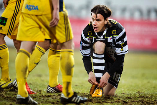 Christoffer Tapper Holter, Landskrona, knyter sin sko