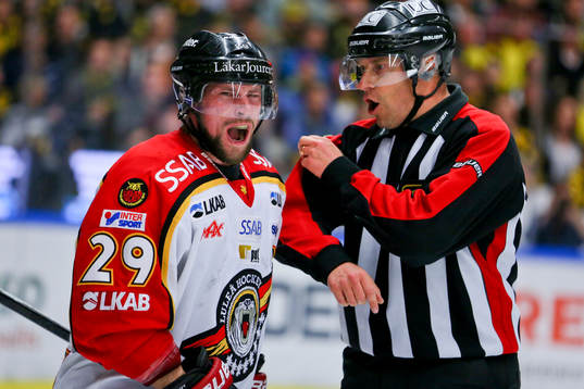Luleås lagkapten Chris Abbot var inte överrens med