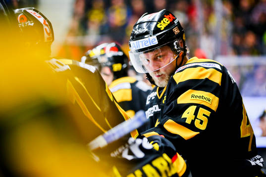 Oscar Möller i Skellefteås avbytarbås