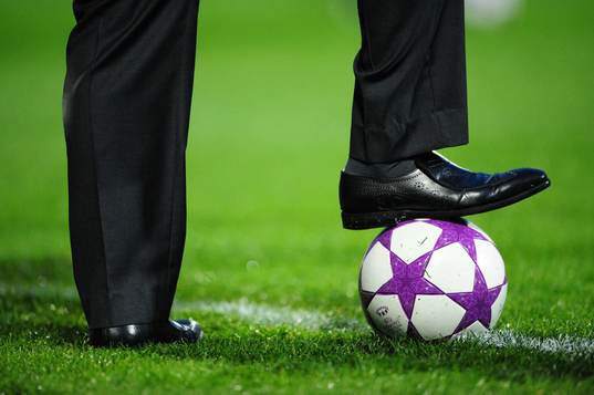 ILLUSTRATION - FOOT BUSINESS - HOMME D AFFAIRE -