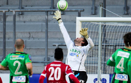Degerfors har ett skott som går strax över i andra