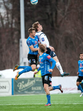 Richard Magyar, Halmstad, och Johan Oremo, Gefle, i