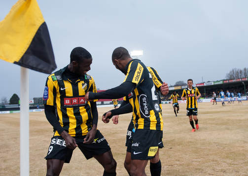 Rene Makondele, Häcken, gör 1-0 och Dioh Williams bjuder