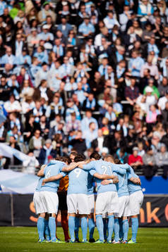Malmö FF samlar sig innan avspark