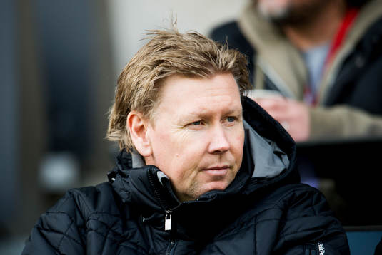 Peter Wettergren, assisterande tränare, på läktaren