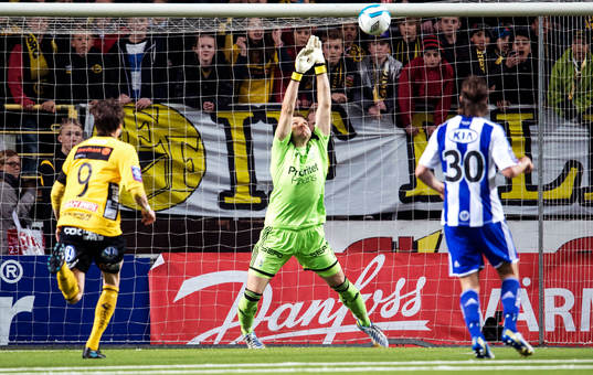 John Alvbåge, målvakt, IFK Göteborg, räddar ett skott