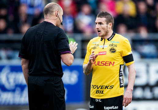 James Keene, Elfsborg, i samtal med domaren Magnus Hansson