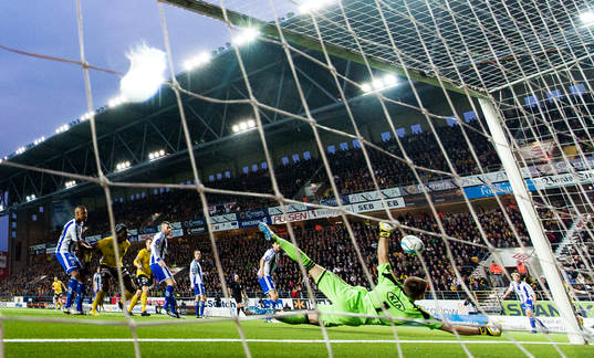 John Alvbåge, målvakt, IFK Göteborg, räddar ett skott