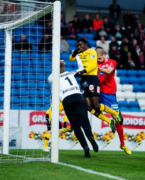 Robin Simovic, Helsingborg, forcerar boll, Mattias Asper,