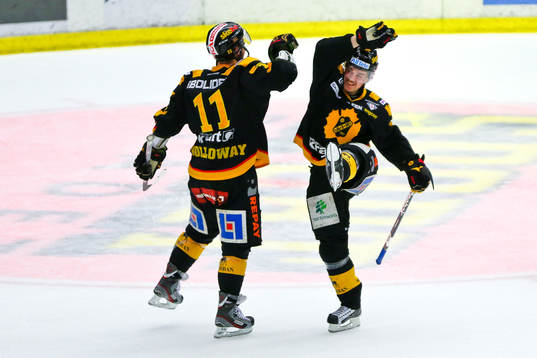 Viktor Arvidsson och Bud Holloway jublar