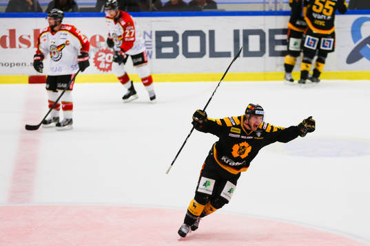 Martin Lundberg jublar