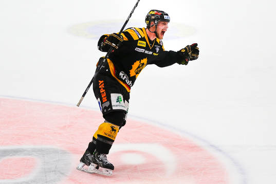Martin Lundberg jublar
