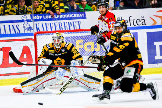 Pierre Eduoard Bellemare täcker skott framför egna