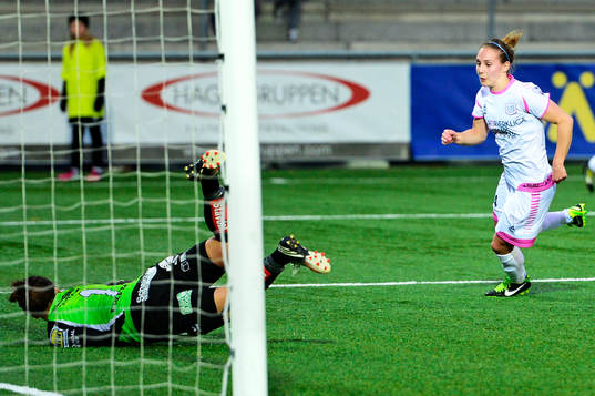 Manon Melis, LdB FC Malmö, avslutar men målvakten räddar