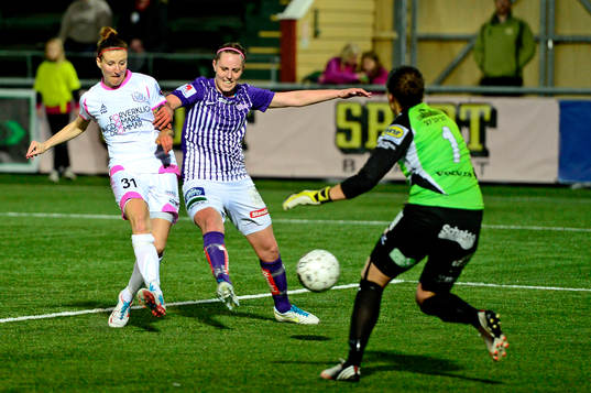 Anja Mittag, LdB FC Malmö, skjuter