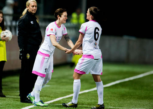 Therese Sjögran, byts in istället för Katarina Veje, LdB
