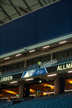 Övre läktarsektionen är avskärmad på Friends Arena