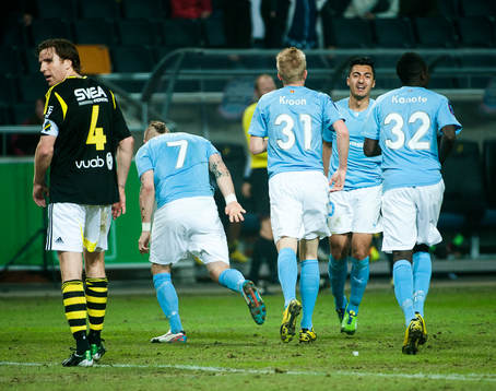 Malmö-spelarna springer fram till Jiloan Hamad, Malmö,