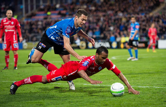 Stefan Selakovic, Halmstad trycker ner Arberis Sergio Angel