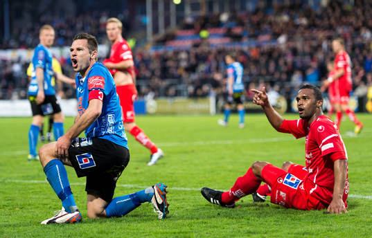Stefan Selakovic,  Halmstad och Alberis Sérigo Angel da