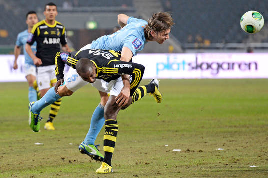 Henok Goitom, AIK stoppas av Markus Halsti, Malmö FF