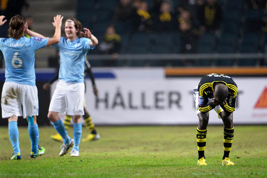 Henok Goitom, AIK deppar medan Malmöspelarna jublar i