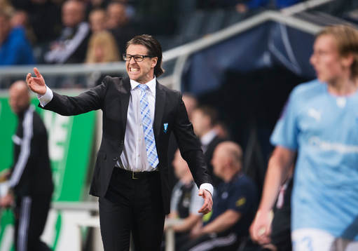 Rikard Norling, tränare Malmö FF, gestikulerar