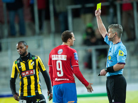 Varningar, Tobias Mattsson, domare, varnar både Rene