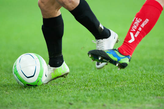 Fot, fötter, fotbollsskor, boll, krokben