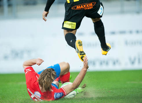 Glidtackling, Patrik Bojent, Öster, glider och tar bollen