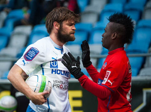 Morten Morisbak Skjønsberg, Norrköping, ser arg på David