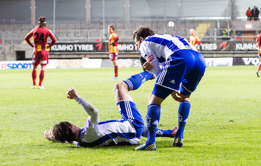 Tobias Hysén kastar omkull Nordin Gerzic, IFK Göteborg