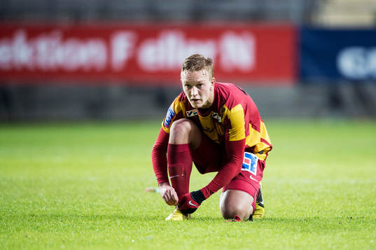 Alexander Michel, Syrianska, knyter sin sko