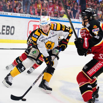 Petter Emanuelsson, Skellefteå, är på väg att ta emot