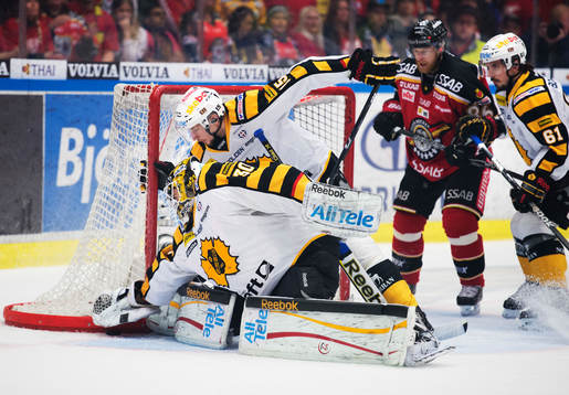 Joacim Eriksson, målvakt, och Melker Karlsson,
