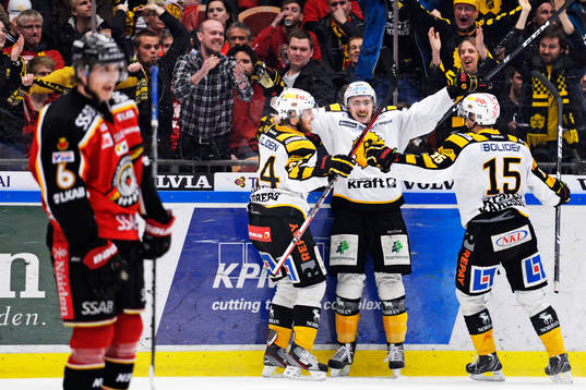 Daniel Gunnarsson, Luleå, deppar medan Oscar Lindberg,