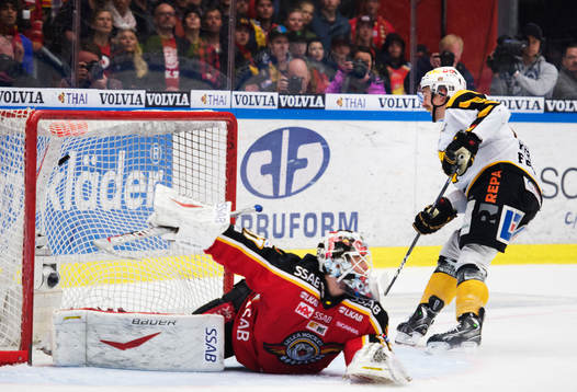 Johan Forsberg, Skellefteå, gör 0-3 bakom Johan