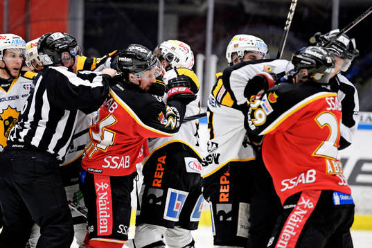 Bråk mellan spelare i tredje perioden