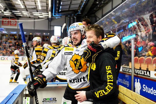 Fredrik Lindgren, Skellefteå kramar om matrialförvaltaren