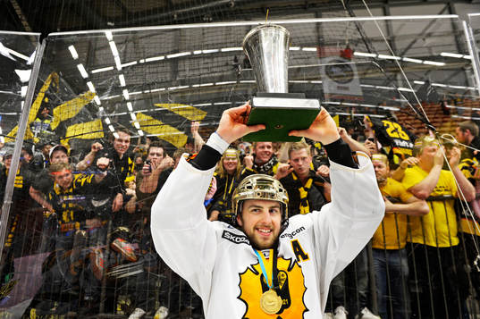 Joakim Lindström, Skellefteå höjer bucklan