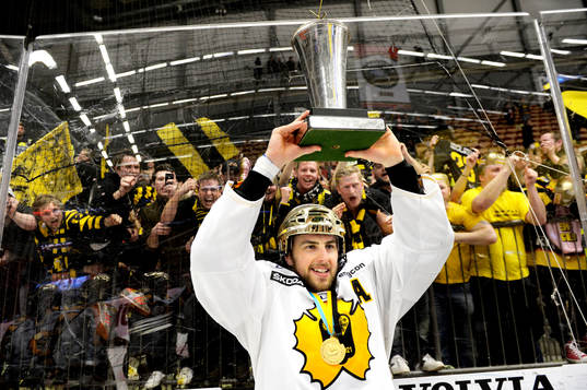 Joakim Lindström, Skellefteå lyfter bucklan framför