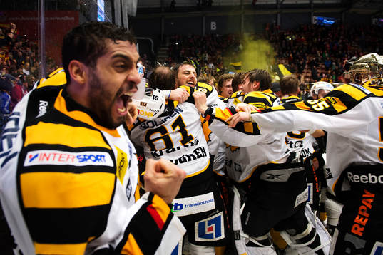 Pierre-Edouard Bellemare, närmast kameran, och övriga